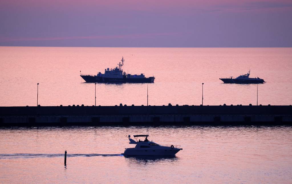 Минобороны РФ приостановило движение судов по зерновому коридору в Чёрном море