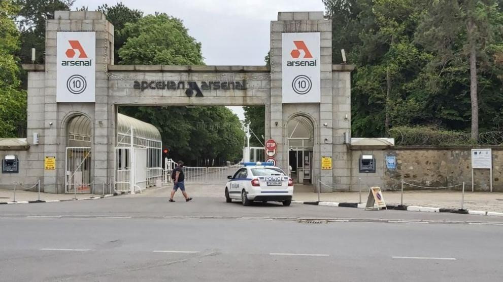 БНТ: Один человек погиб при взрыве на оружейном заводе в Болгарии