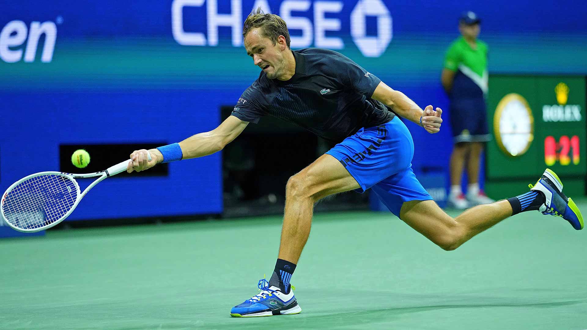 Медведев стартовал на теннисном турнире в Астане победой над Рамосом Виньоласом