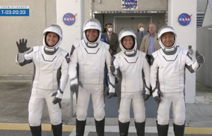 Экипаж Crew Dragon с россиянкой Кикиной прибыл к стартовой площадке перед полётом на МКС