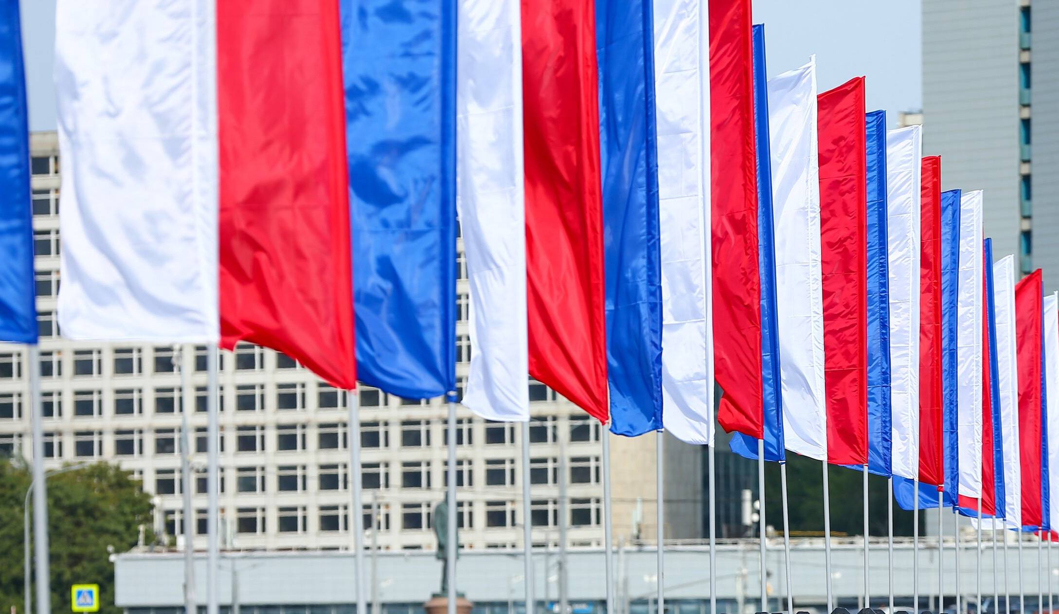 В США политики под флагом России выступили против отправки оружия Киеву