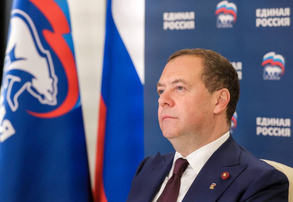 Медведев: Запад не смог порвать в клочья российскую экономику
