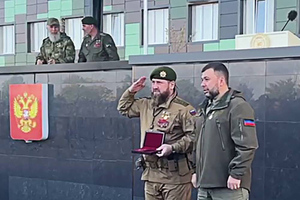 Пушилин вручил Кадырову звезду Героя ДНР во время визита в Грозный