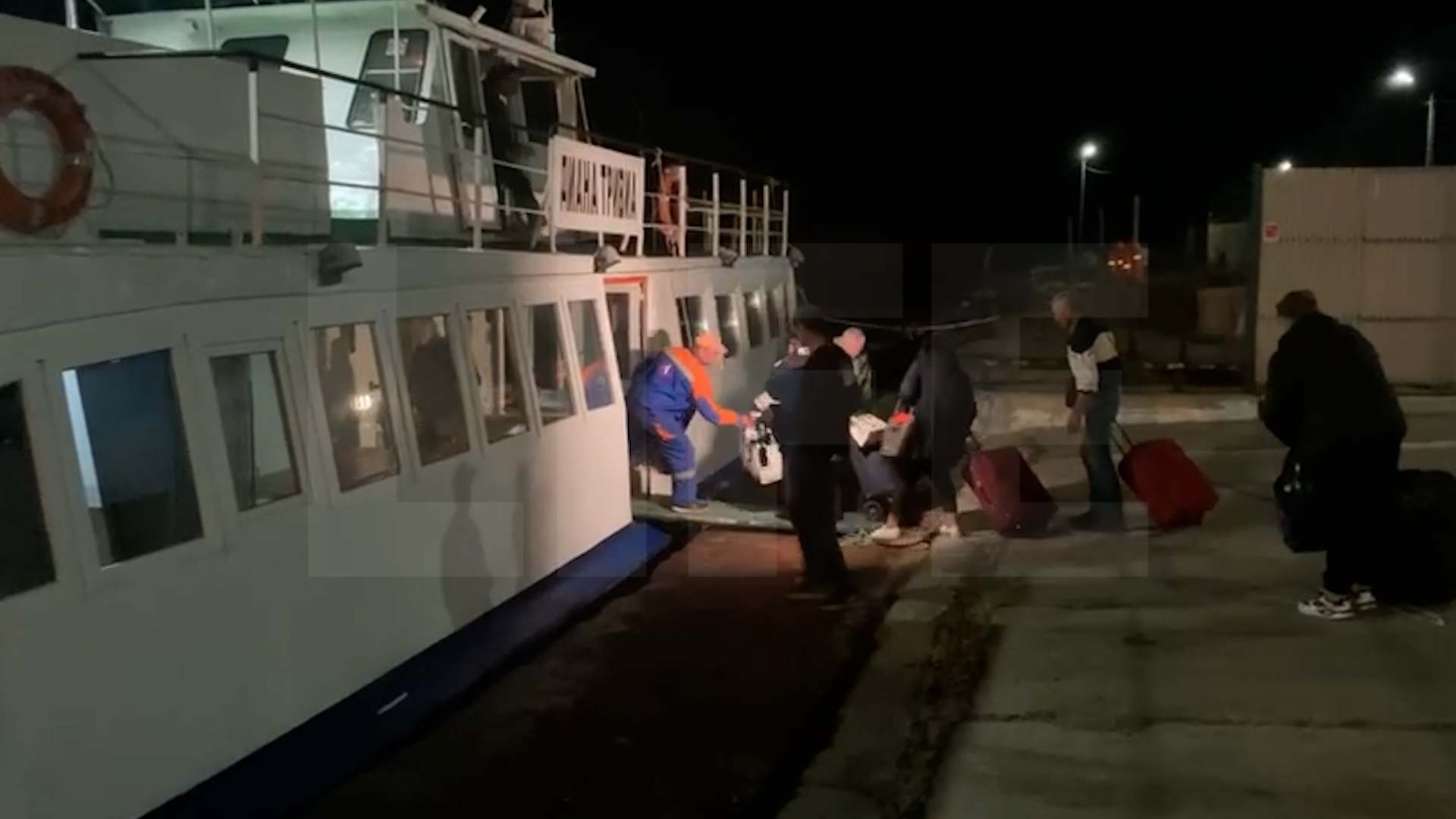 Ещё один готовится к отправке: Первый катер с пассажирами отправился из порта Крыма в Тамань
