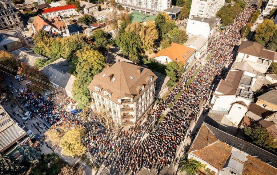 Массовый антиправительственный протест в Кишинёве. Фото © Telegram / "Salut Молдова"