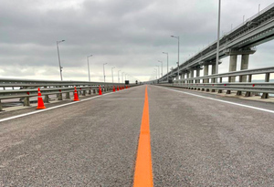 На Крымском мосту запустили автомобильное движение по двум полосам