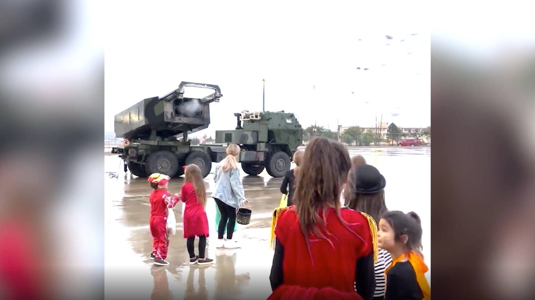 Американские военные на базе Форт Силл обстреляли детей на Хэллоуин конфетами из HIMARS