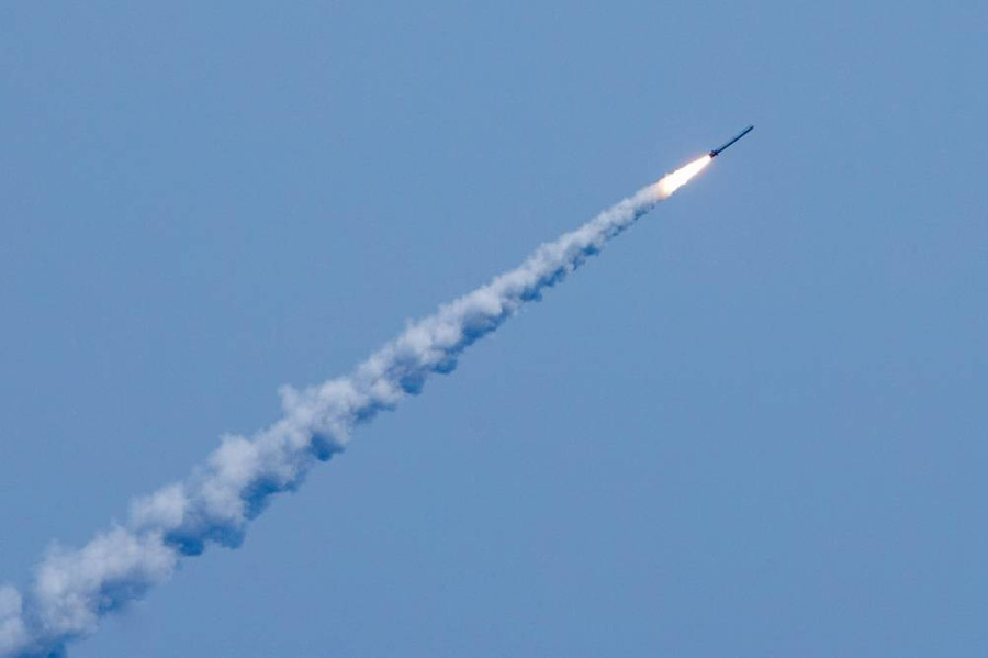 Во время нанесения удара крылатыми ракетами "Калибр". Фото © ТАСС / Вадим Савицкий / Пресс-служба Минобороны РФ