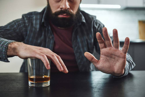 Нарколог назвал первые 72 часа после отказа от алкоголя самыми сложными