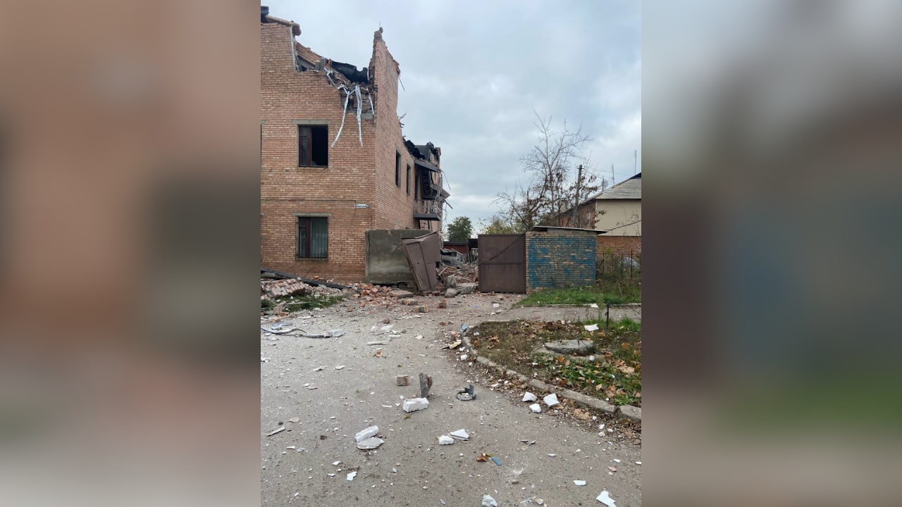 ВСУ ударами из РСЗО HIMARS разрушили здание управляющей компании в Горловке