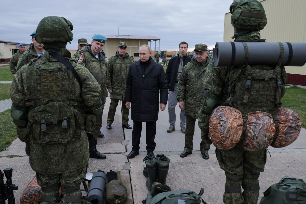 Путин: Нормативы обеспеченности ВС РФ должны соответствовать реальным потребностям