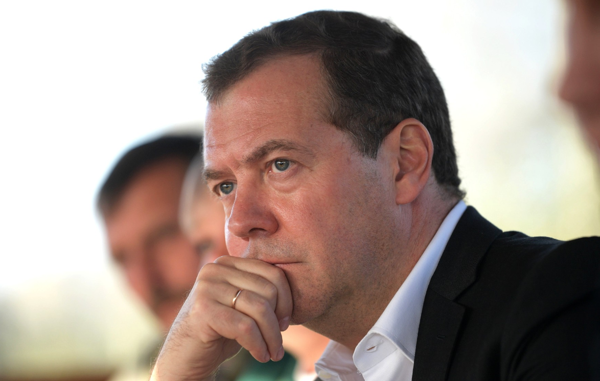 Медведев призвал паникёров не давать врагу поводов для радости