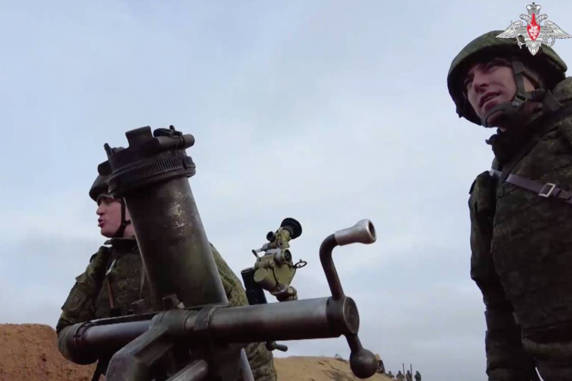С огнём в глазах: МО РФ показало видео боевой подготовки военных на полигонах Белоруссии