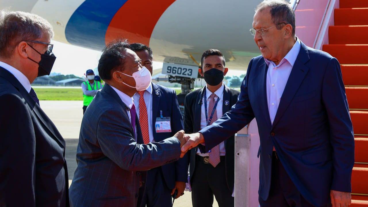 Лавров прибыл в Камбоджу для участия в Восточноазиатском саммите