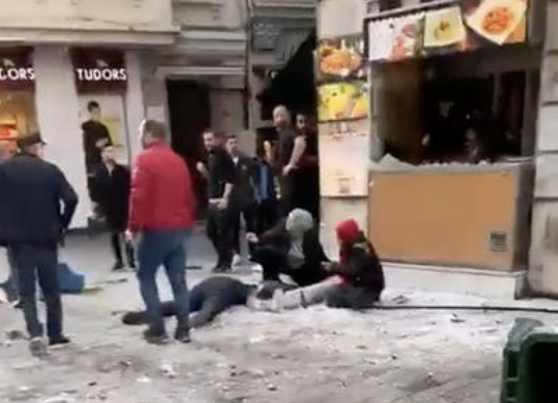 Минимум 11 человек пострадало в результате взрыва в центре Стамбула