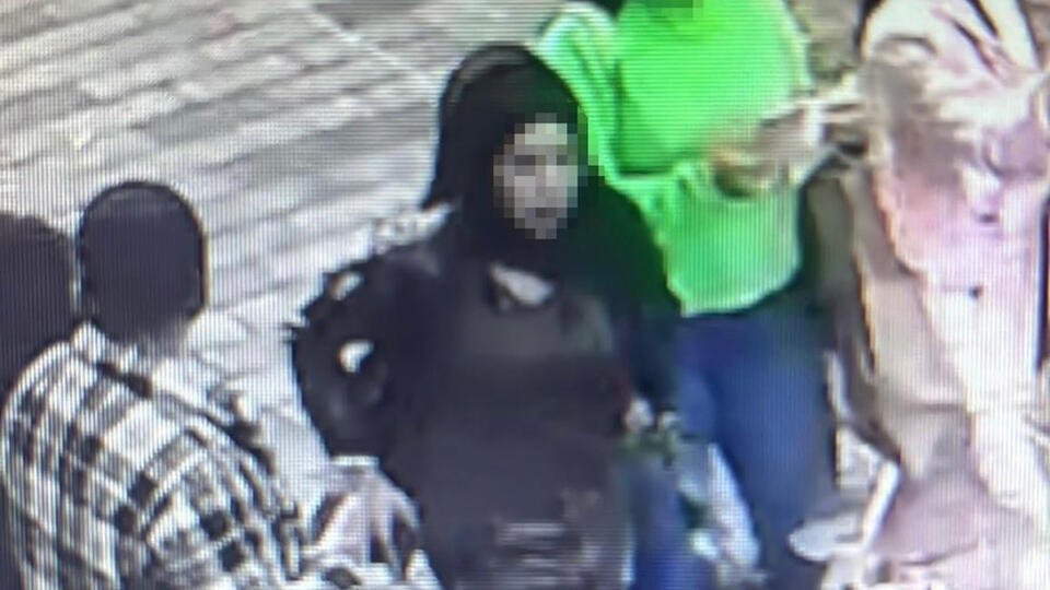 У неё был ещё один рюкзак: Появилось фото женщины, оставившей сумку с бомбой в центре Стамбула