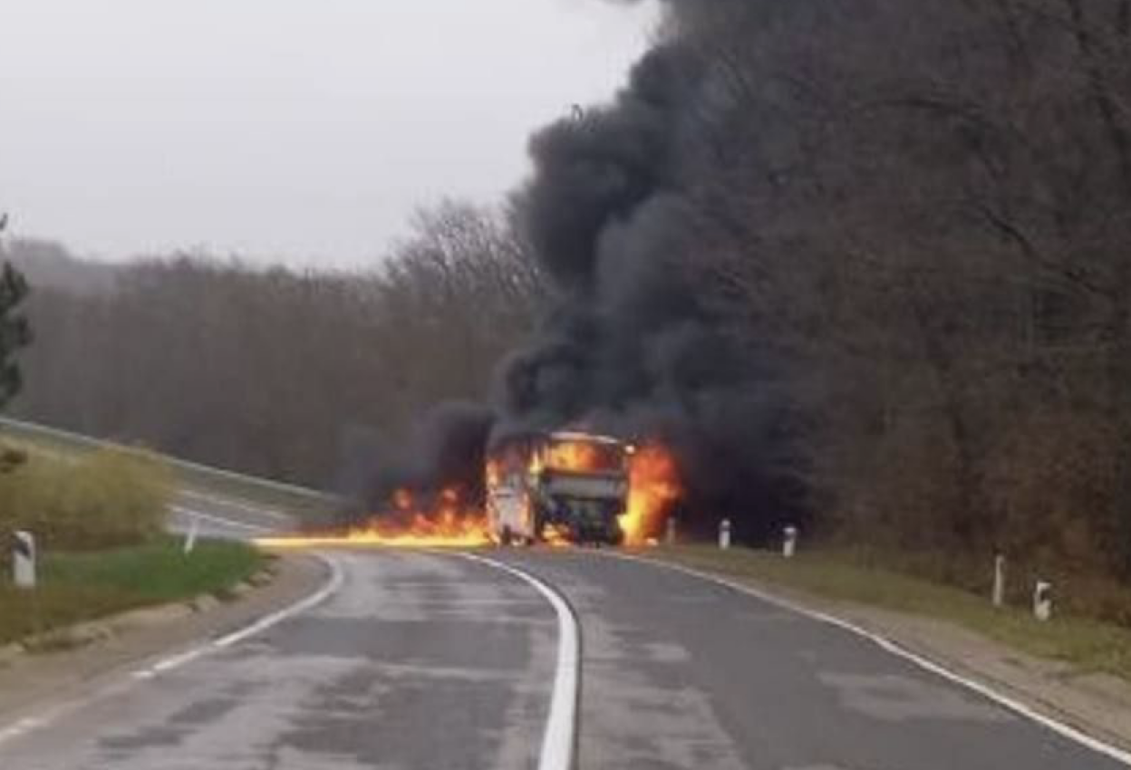 Автобус с 49 противниками Санду дотла сгорел под Кишинёвом