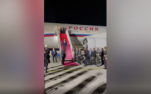 Прибывшего на саммит G20 Лаврова встретили почётный караул и танцовщицы