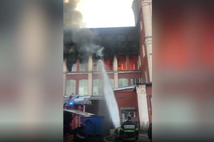Появилось видео страшного пожара на бывшем заводе "Зингер" в Подольске