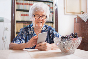 10 историй про бабушек и Интернет, после которых ценишь наших старушек только больше