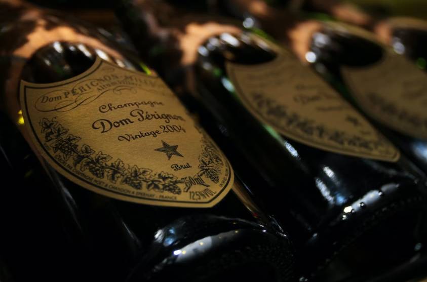 Московским любителям Dom Perignon на Новый год придётся пить российское шампанское