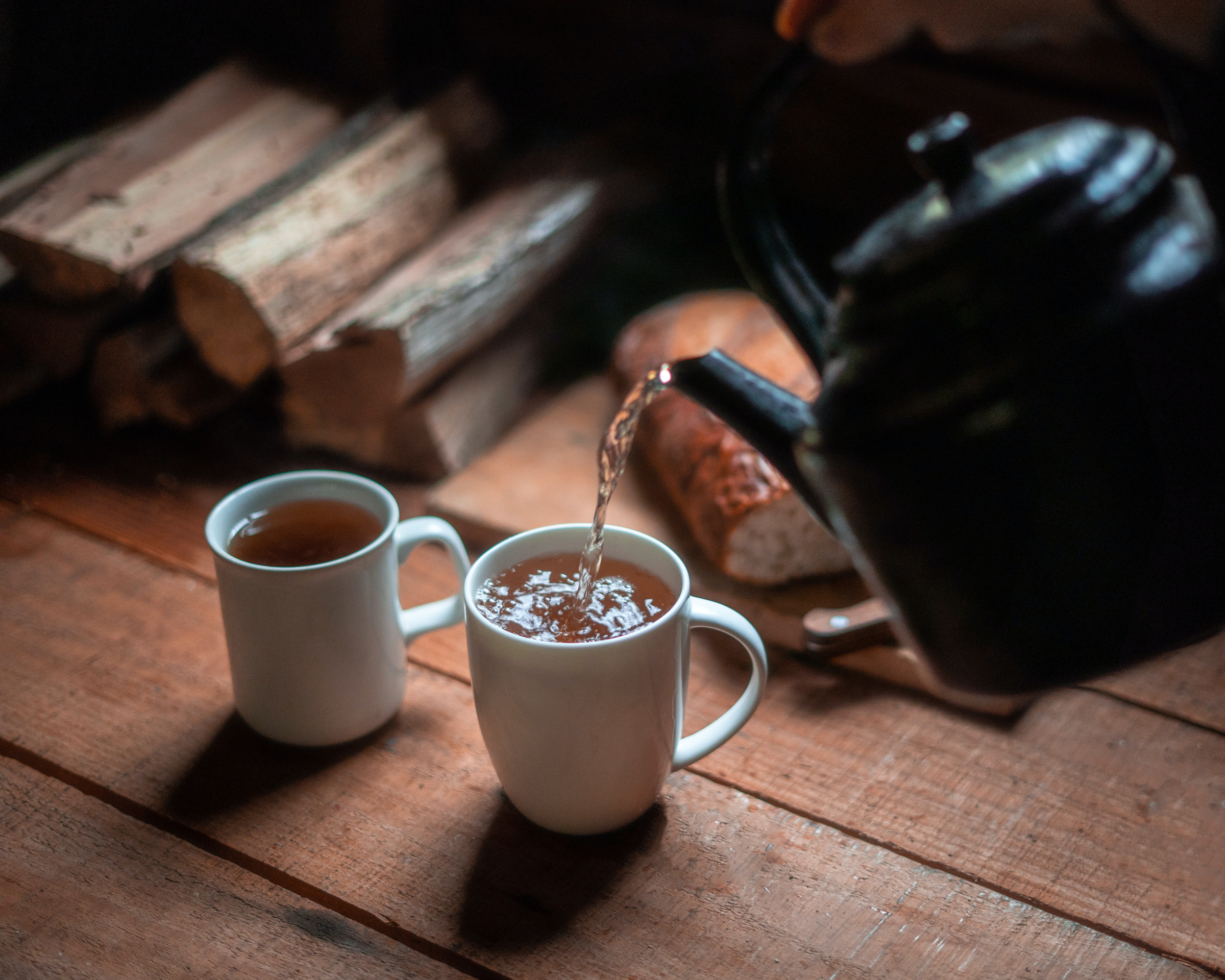 Сахар в чае не только добавит лишних калорий, но и усилит воспаление. Фото © Unsplash / Harry Cunningham
