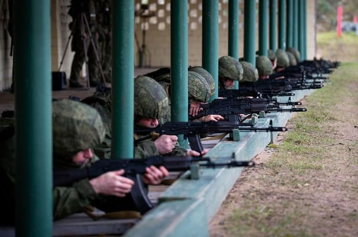 МО РФ: Более 400 десантников отправились в тыл зоны СВО после подготовки в Ульяновске