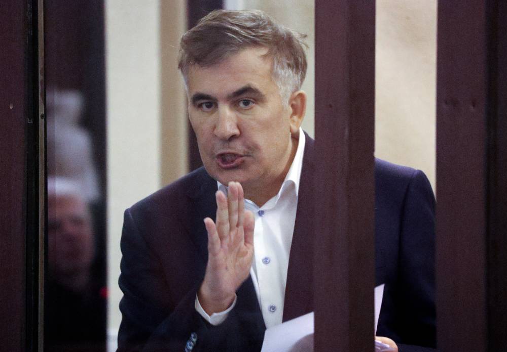 Адвокат Хачапуридзе заявил, что у Саакашвили атрофировались мышцы левой руки