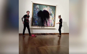Экоактивисты облили нефтью картину Климта "Смерть и жизнь" в венском Музее Леопольда