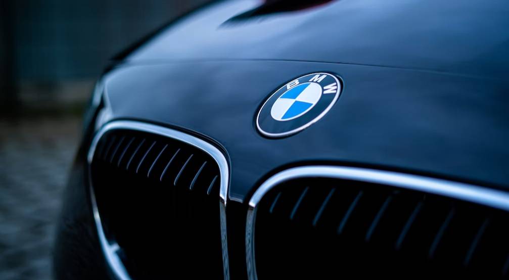Москвичка продала BMW за 5 млн рублей, а через день угнала авто у покупателя
