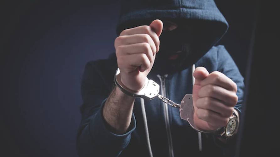 Пьяный сахалинец забил жену до смерти в гостях