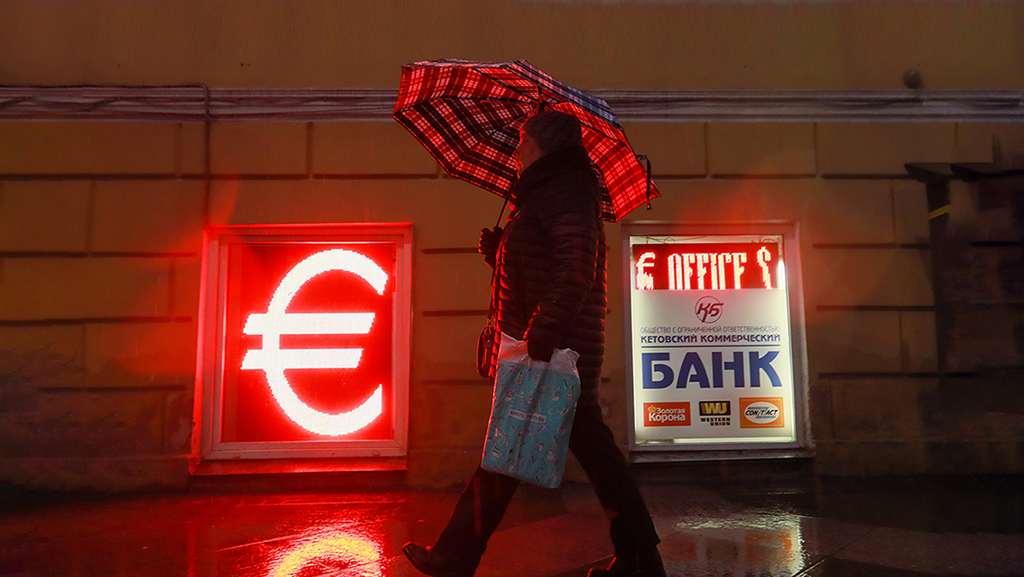 Курс рубля направляется к целевой отметке: Сколько будут стоить доллар и евро к концу ноября