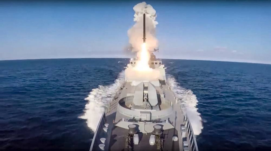 Запуск ракеты "Калибр" из акватории Чёрного моря. Фото © ТАСС / AP