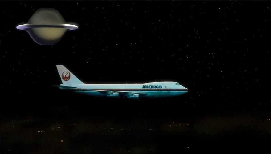 Рейс JL-1628 и большой объект за ним. Художественное изображение на основе показаний КВС. Обложка © Wikipedia