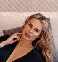 <p>Я помню, как шесть лет назад смотрела дорогие интерьерные журналы, смотрела на похожие дома и думала, какие же счастливые люди там живут, так вообще бывает?)) Безусловно, с милым рай и в шалаше, и мы были суперсчастливы в нашей съёмной квартире с жёлтыми полами))), но как же круто, когда вы ставите общую цель, у вас общая мечта, и вы изо дня в день работаете вместе, чтобы её осуществить!!!! И вот, спустя четыре года, эта картинка реальна!</p>