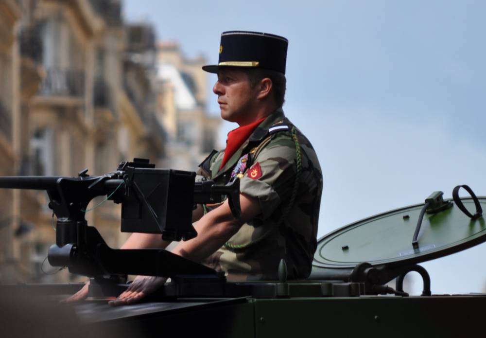 Минобороны: Поезд во Франции сбил группу военных, есть погибший