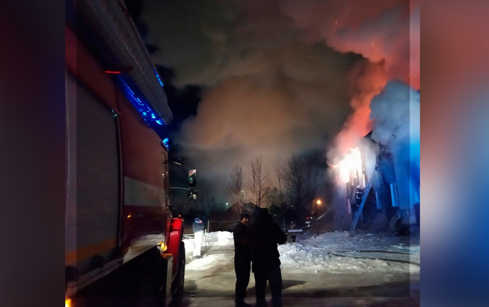 Из горящего многоквартирного дома на Сахалине эвакуировали всех жильцов