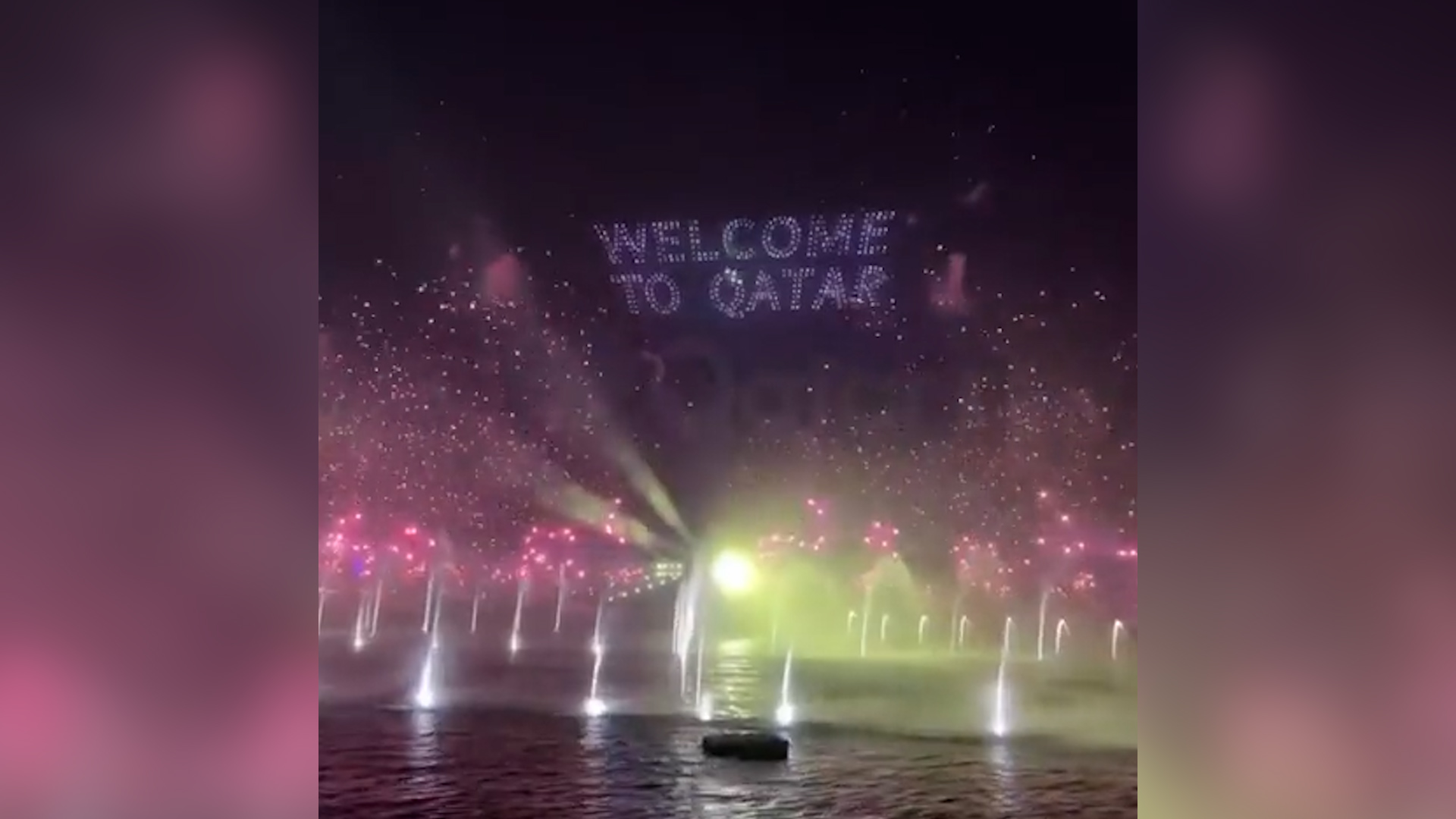 В Дохе в преддверии чемпионата мира по футболу состоялось шоу дронов и салют