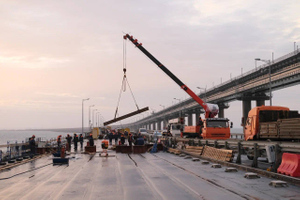 Хуснуллин заявил об установке всех четырёх пролётов Крымского моста