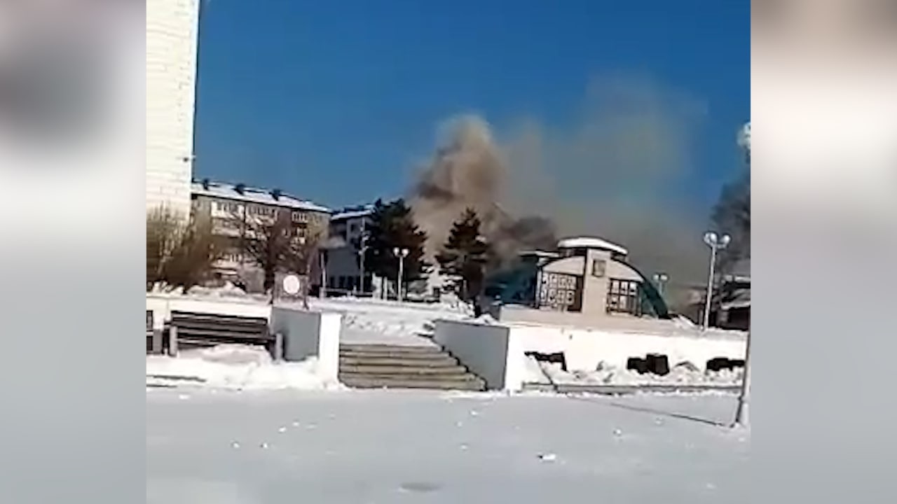 Взрыв газа в жилом доме на Сахалине попал на видео