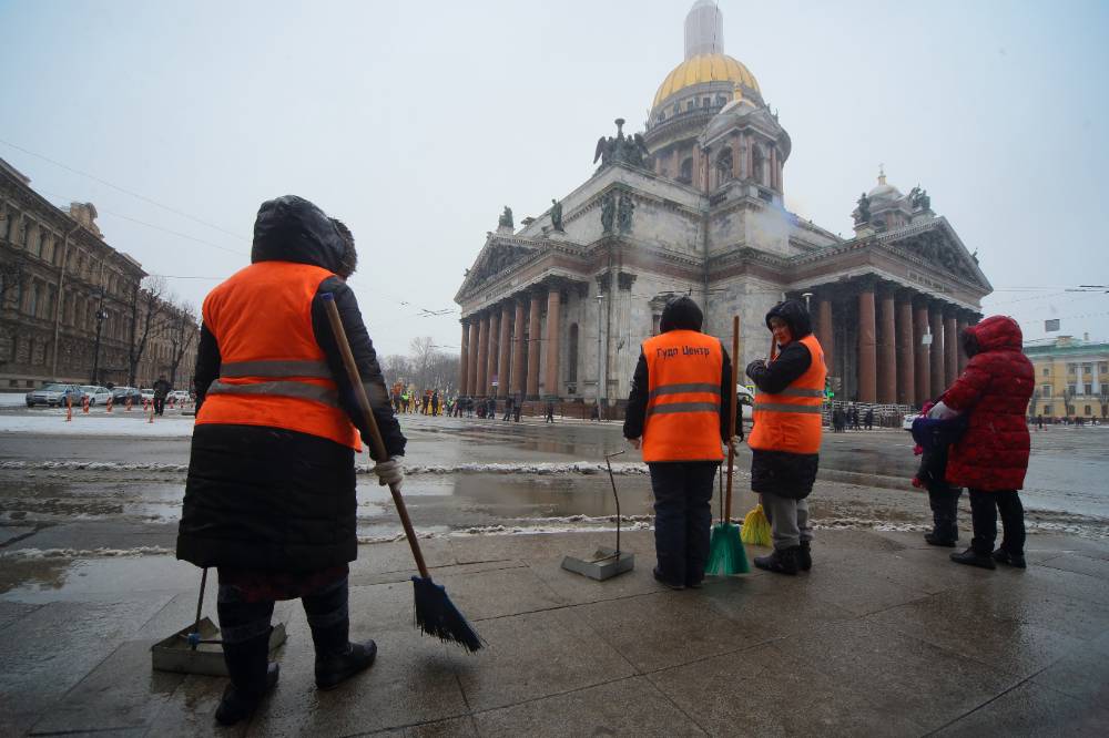 Петербургских дворников обеспечат местами для отдыха и душем