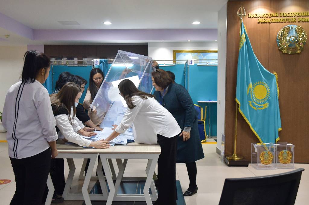 В Казахстане завершилось голосование на выборах президента