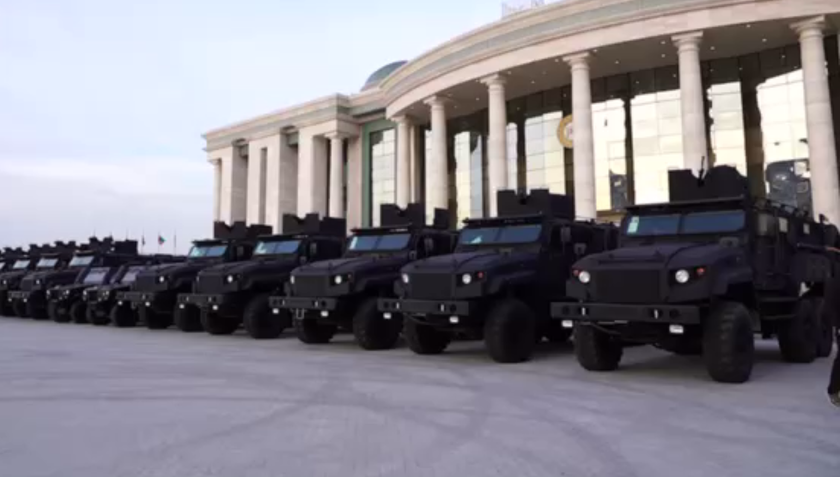 Кадыров примерил роль пулемётчика и лично испытал новые бронемашины для СВО