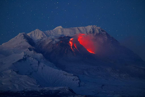 Пробуждение вулкана Шивелуч показали в трёх завораживающих фото