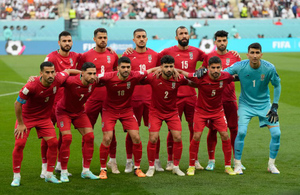 Иранские футболисты в знак протеста не стали петь гимн страны перед матчем ЧМ-2022