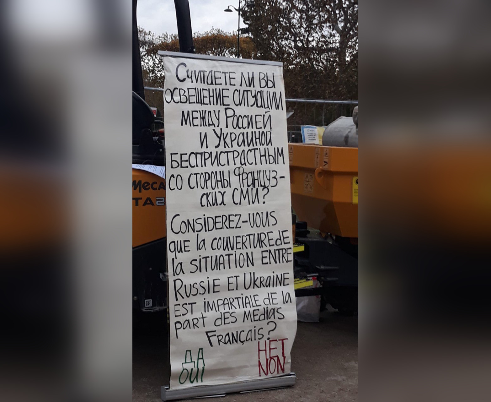 Митинг в поддержку Донбасса в центре Парижа. Фото предоставлено Лайфу