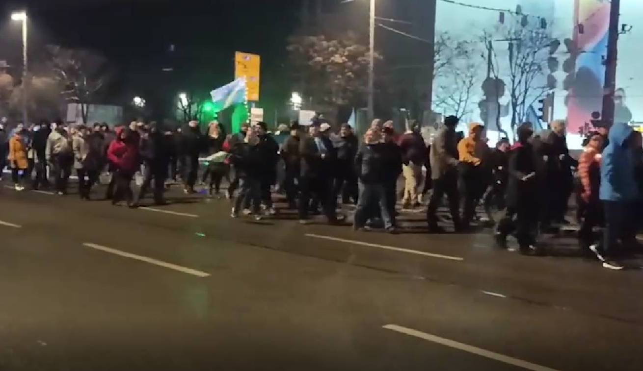 Немцы вышли на митинг против НАТО