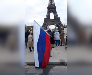 "Прозвучала правда": У Эйфелевой башни в Париже прошёл митинг солидарности с Донбассом