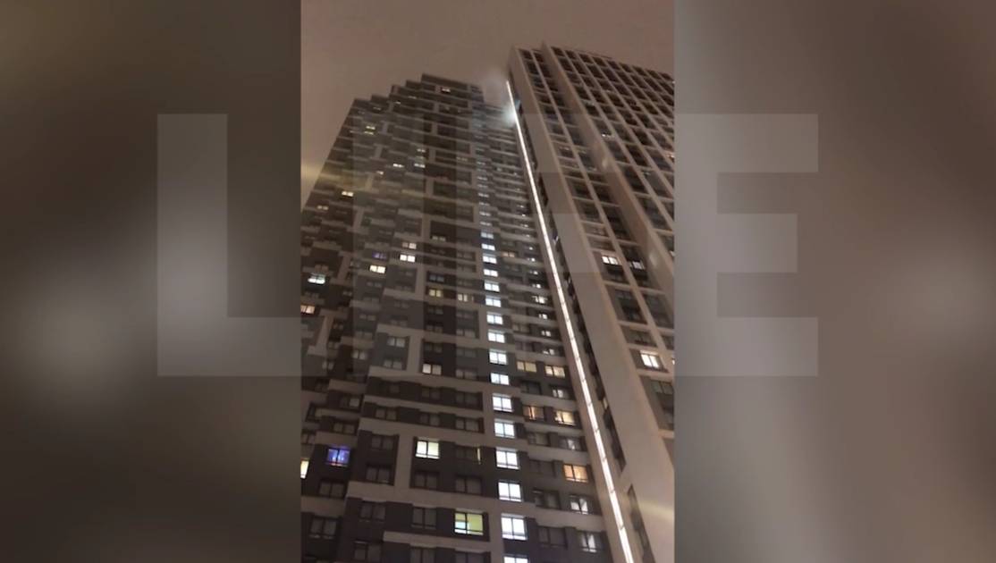 Опубликовано видео с места пожара в высотке у Москвы-Сити