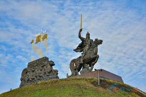 Открытие восстановленного памятника князю Игорю в ЛНР. Фото © ЛИЦ